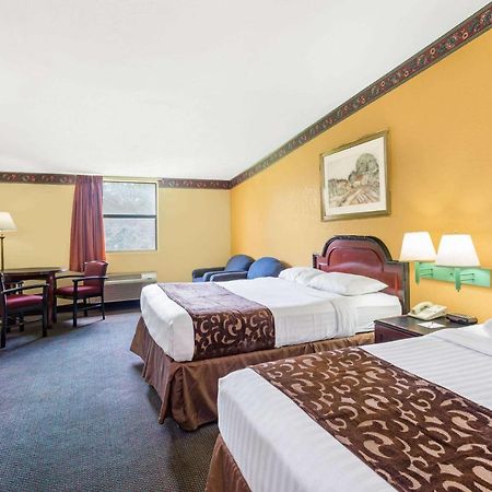 Howard Johnson By Wyndham Lake City Luaran gambar