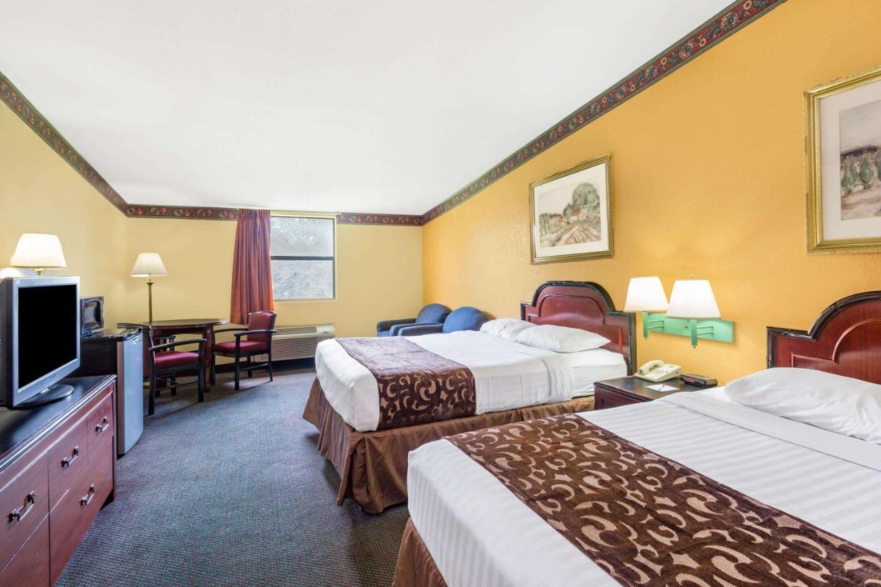 Howard Johnson By Wyndham Lake City Luaran gambar
