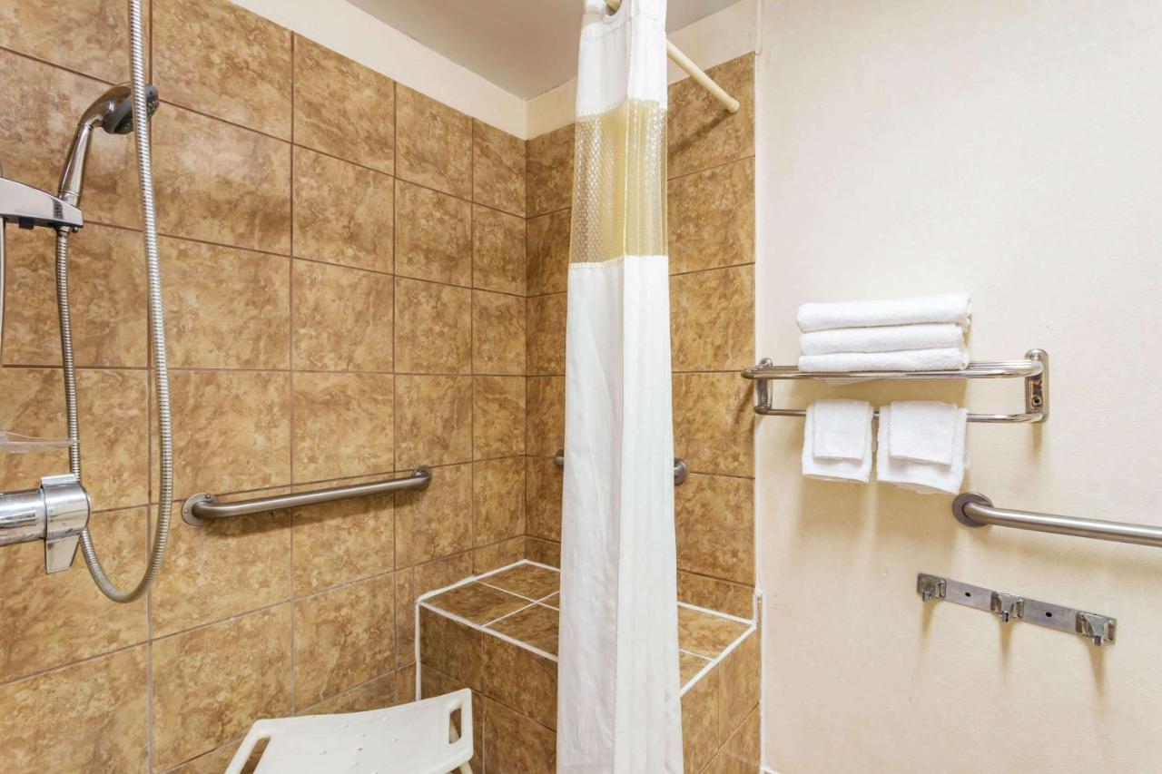 Howard Johnson By Wyndham Lake City Luaran gambar