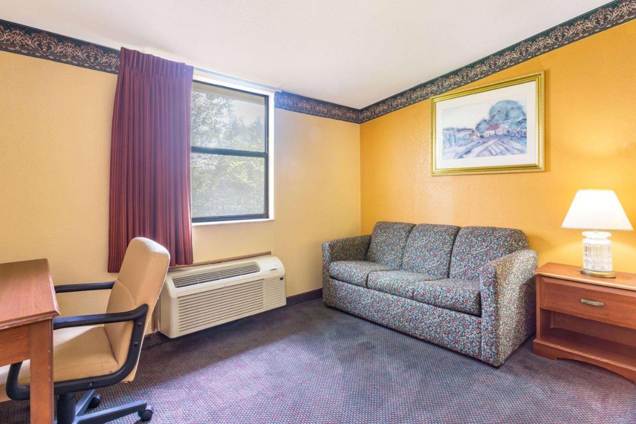 Howard Johnson By Wyndham Lake City Luaran gambar