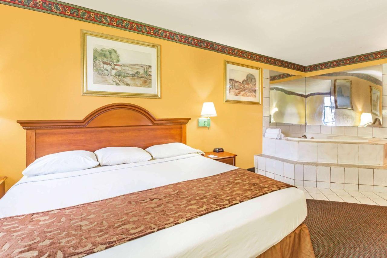 Howard Johnson By Wyndham Lake City Luaran gambar
