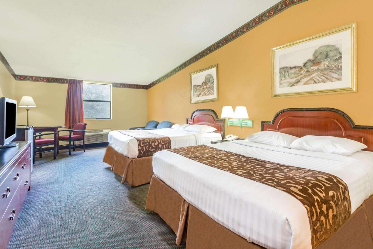 Howard Johnson By Wyndham Lake City Luaran gambar