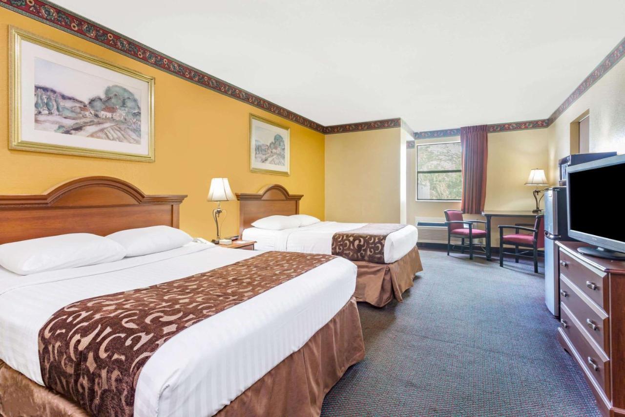 Howard Johnson By Wyndham Lake City Luaran gambar