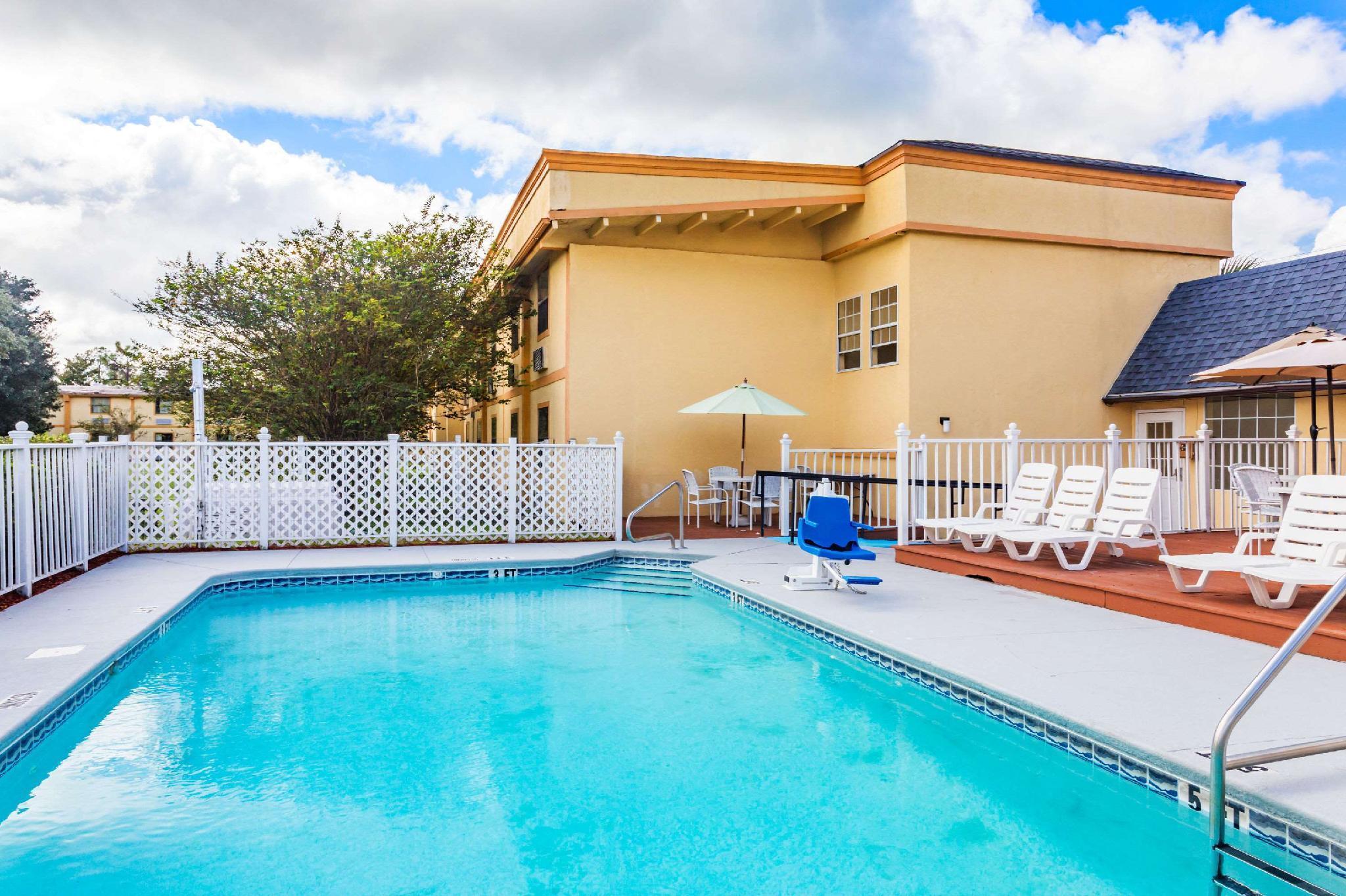 Howard Johnson By Wyndham Lake City Luaran gambar