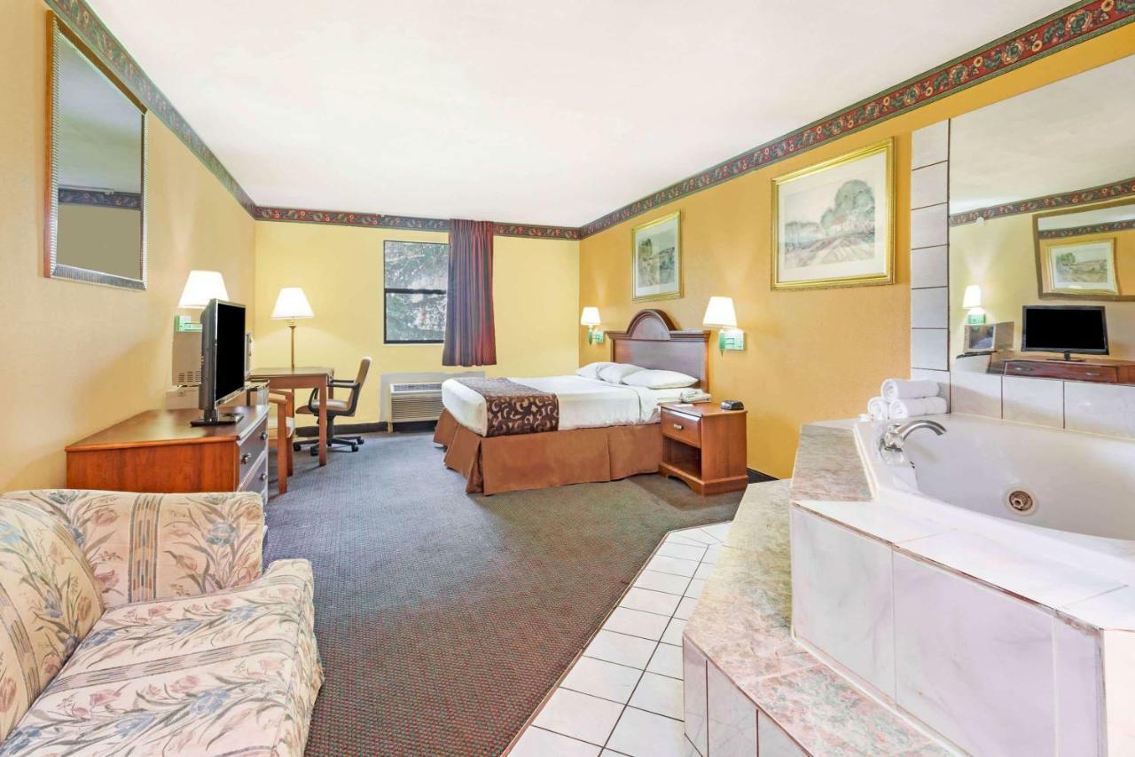 Howard Johnson By Wyndham Lake City Luaran gambar