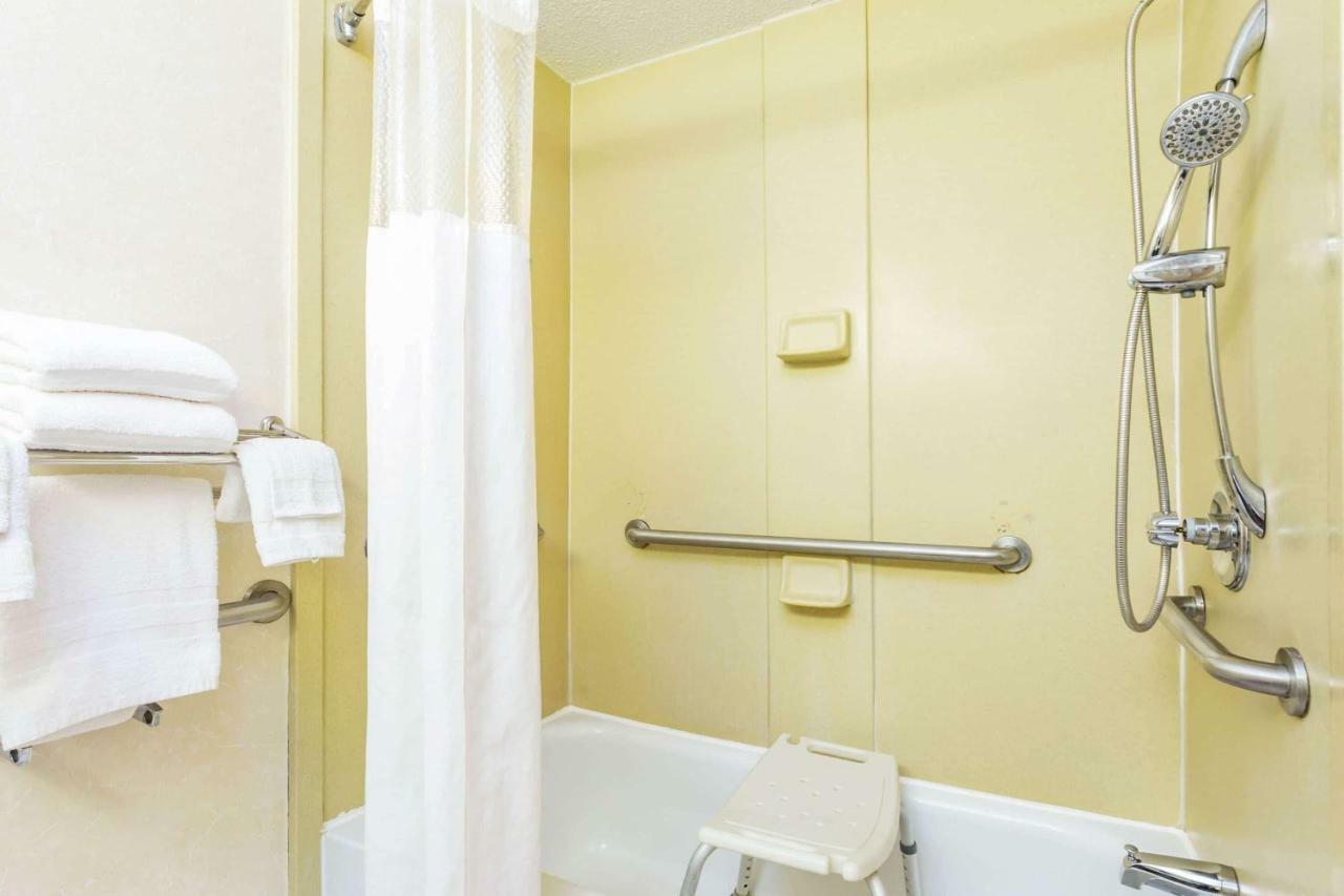 Howard Johnson By Wyndham Lake City Luaran gambar